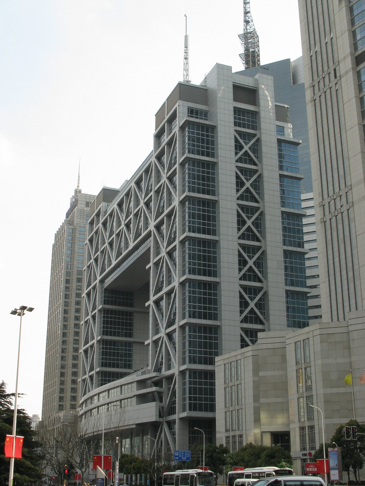 上交所：持续探索优化资本市场跨境服务机制